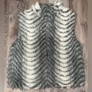 Women's Preston & York Gray and White Faux Fur Vest Size Medium